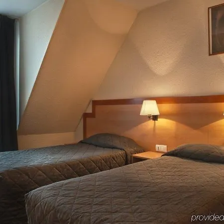 Du Chemin Szálloda